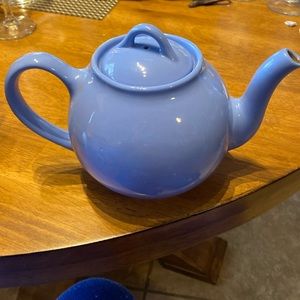 Vintage 1970s Lipton teapot. Periwinkle Blue. Excellent condition overall. 4 cup